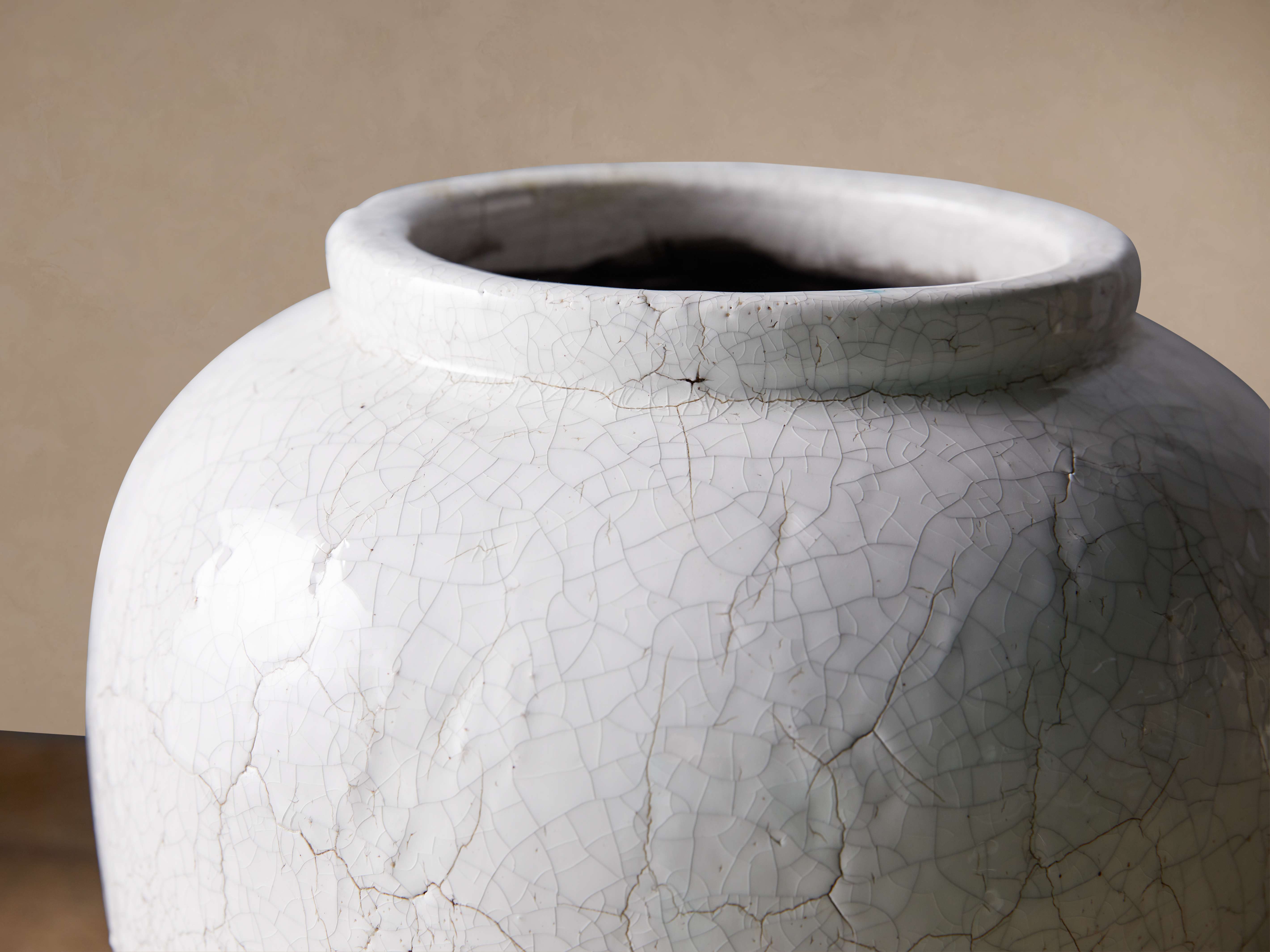 Santorini Urn in White - Thumbnail 2