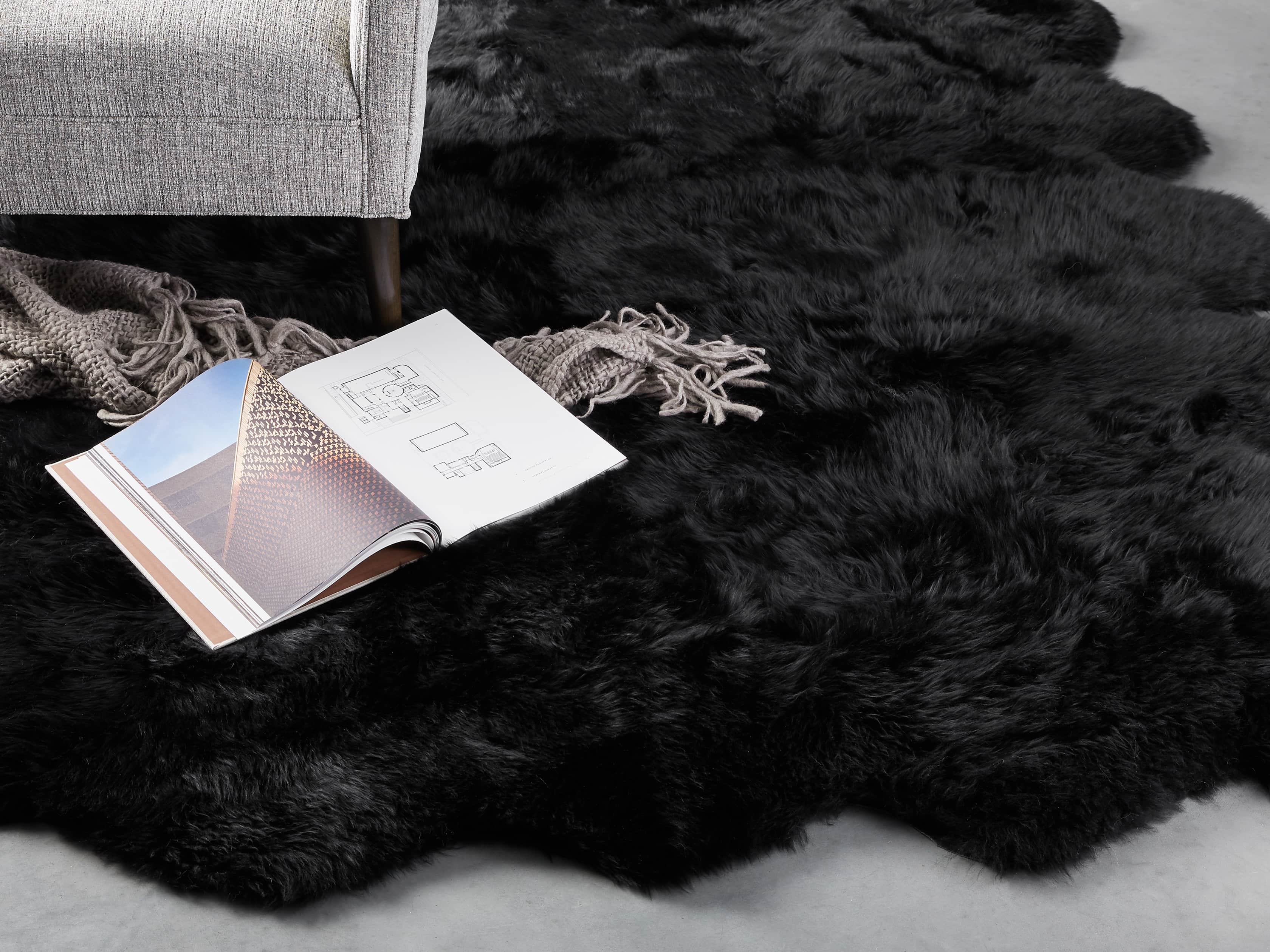 Sheepskin Wool Rug in Black