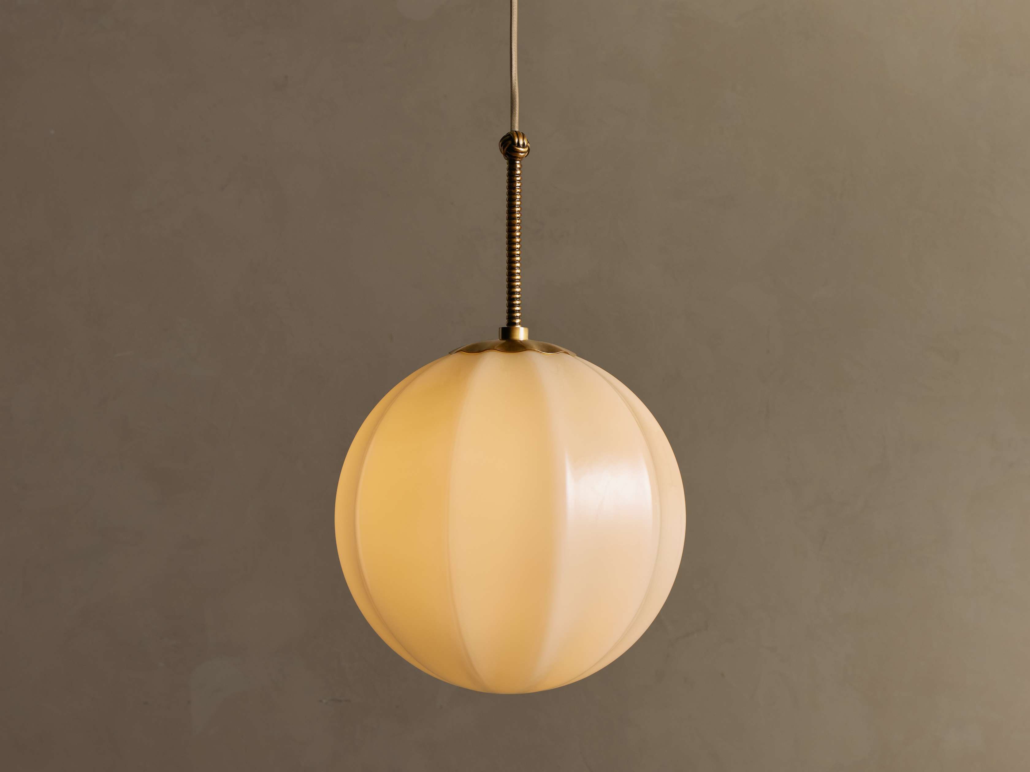 Agnes Pendant - Thumbnail 2