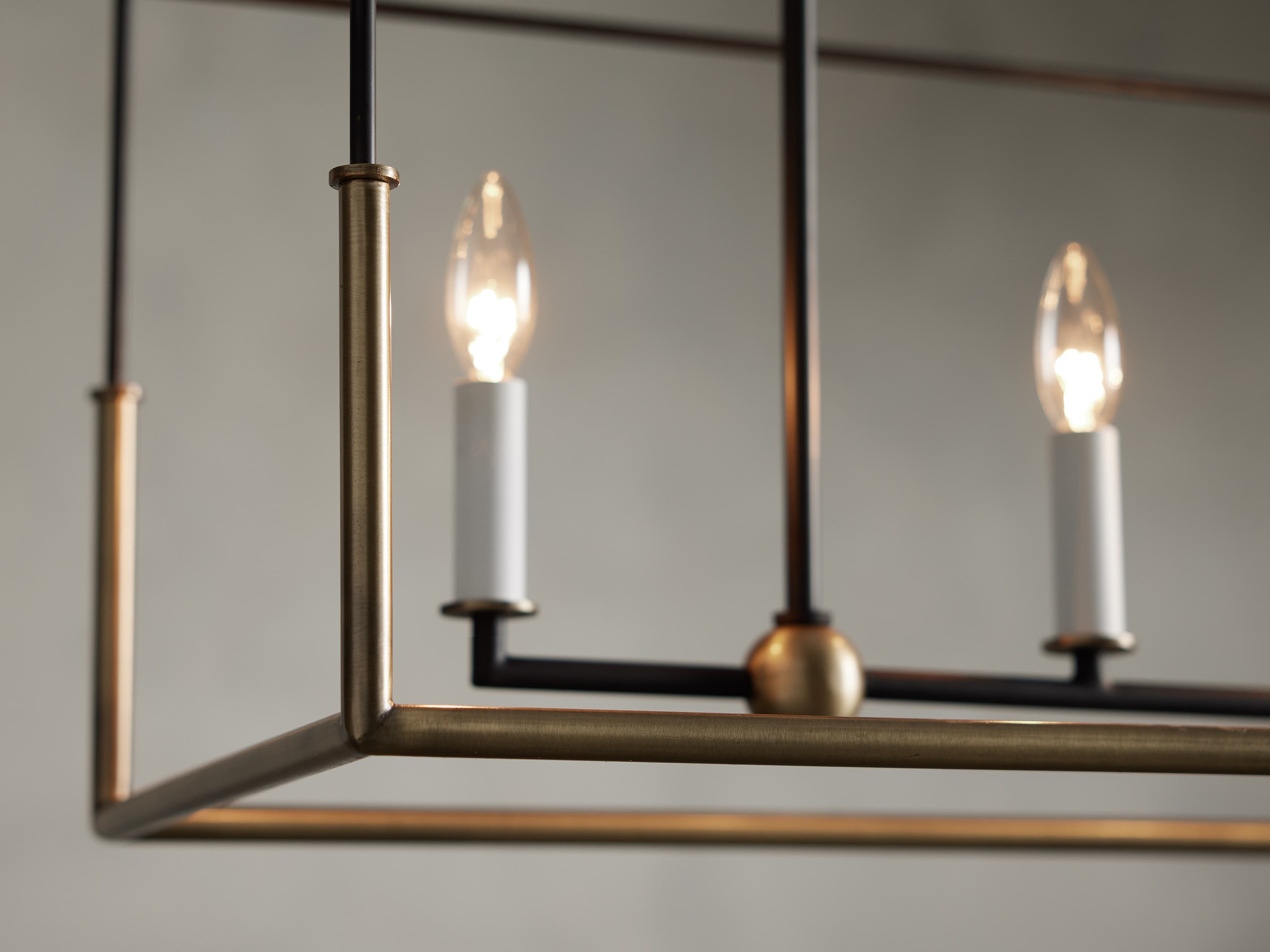 Holt Linear Chandelier - Thumbnail 4