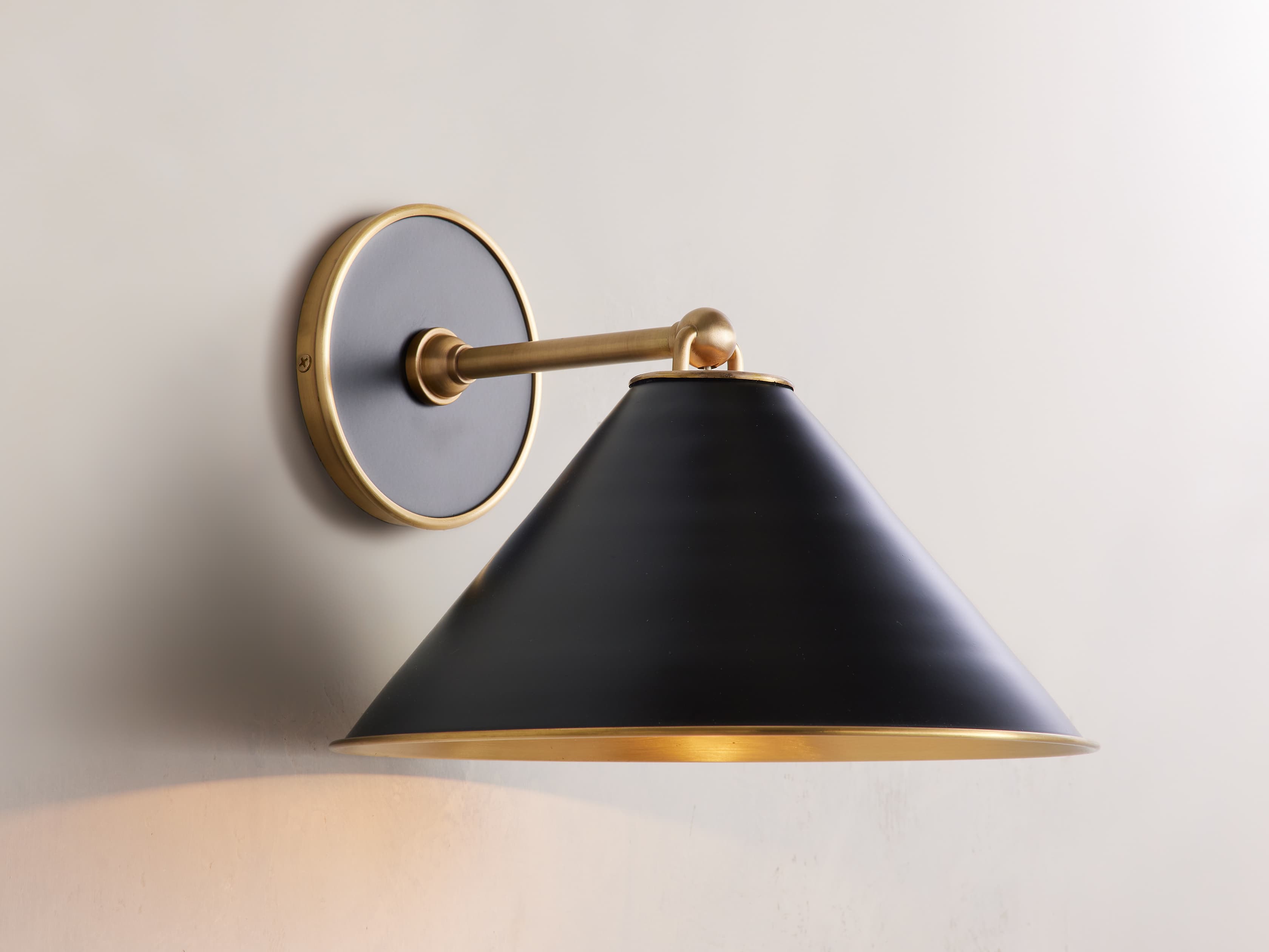 Arno Sconce