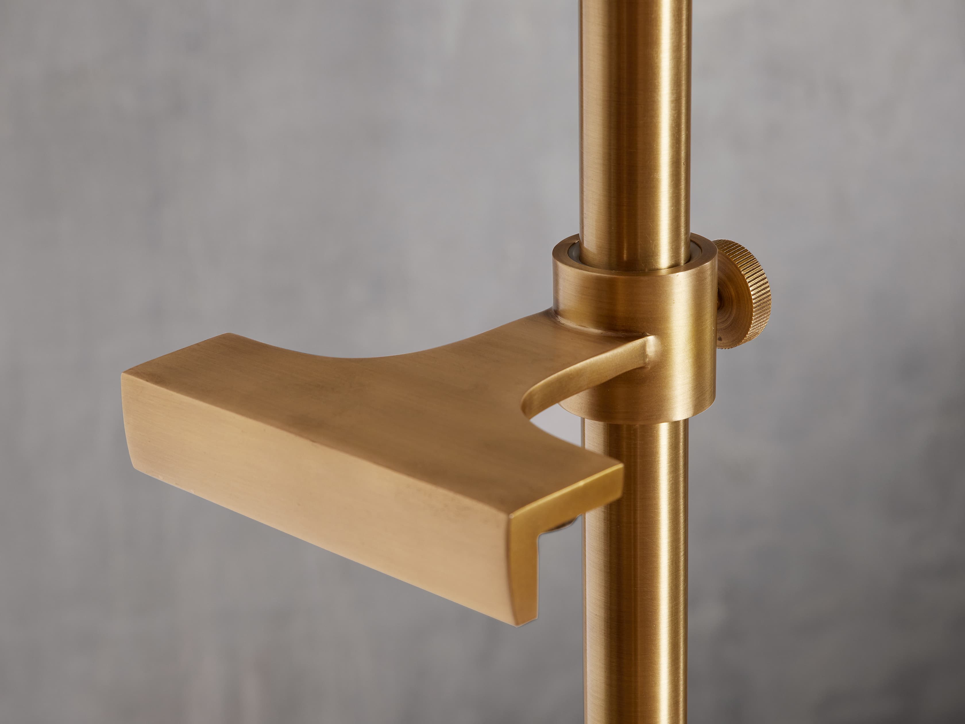 Jaxtyn Easel Floor Lamp - Thumbnail 5