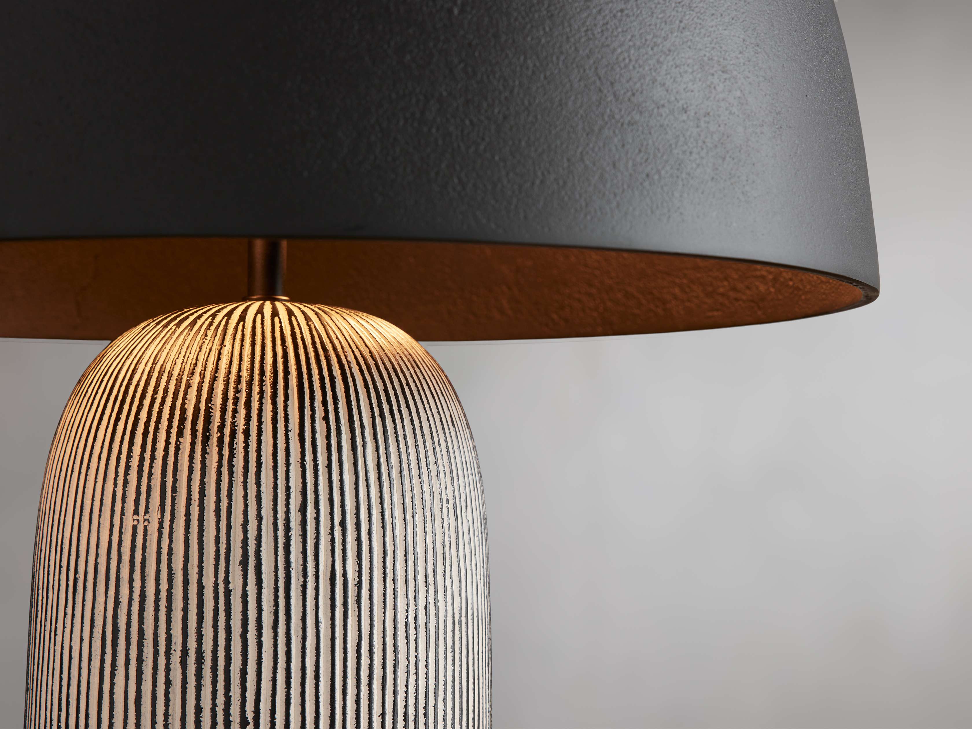 Ira Striped Table Lamp - Thumbnail 3