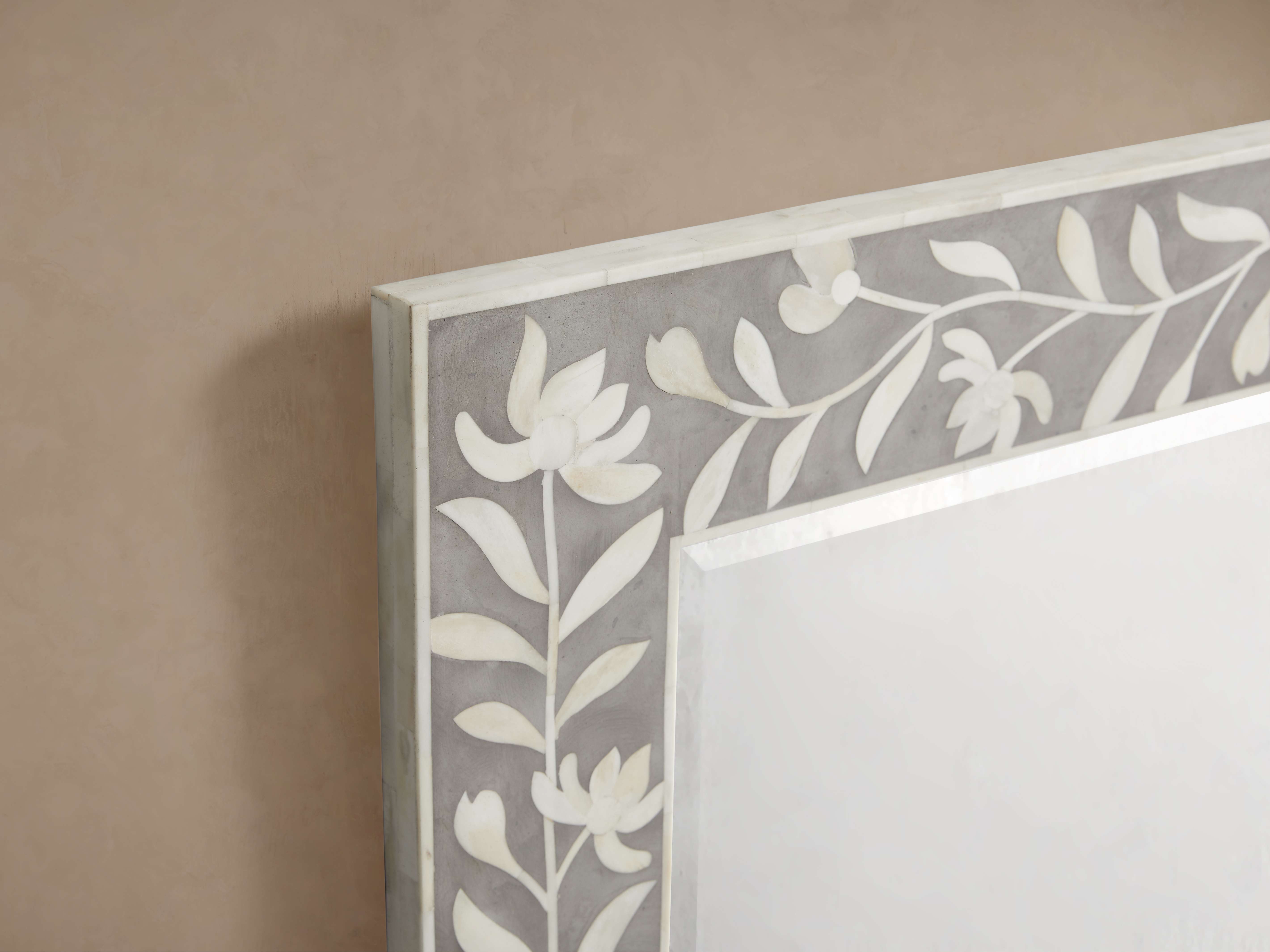 Divya Wall Mirror - Thumbnail 2