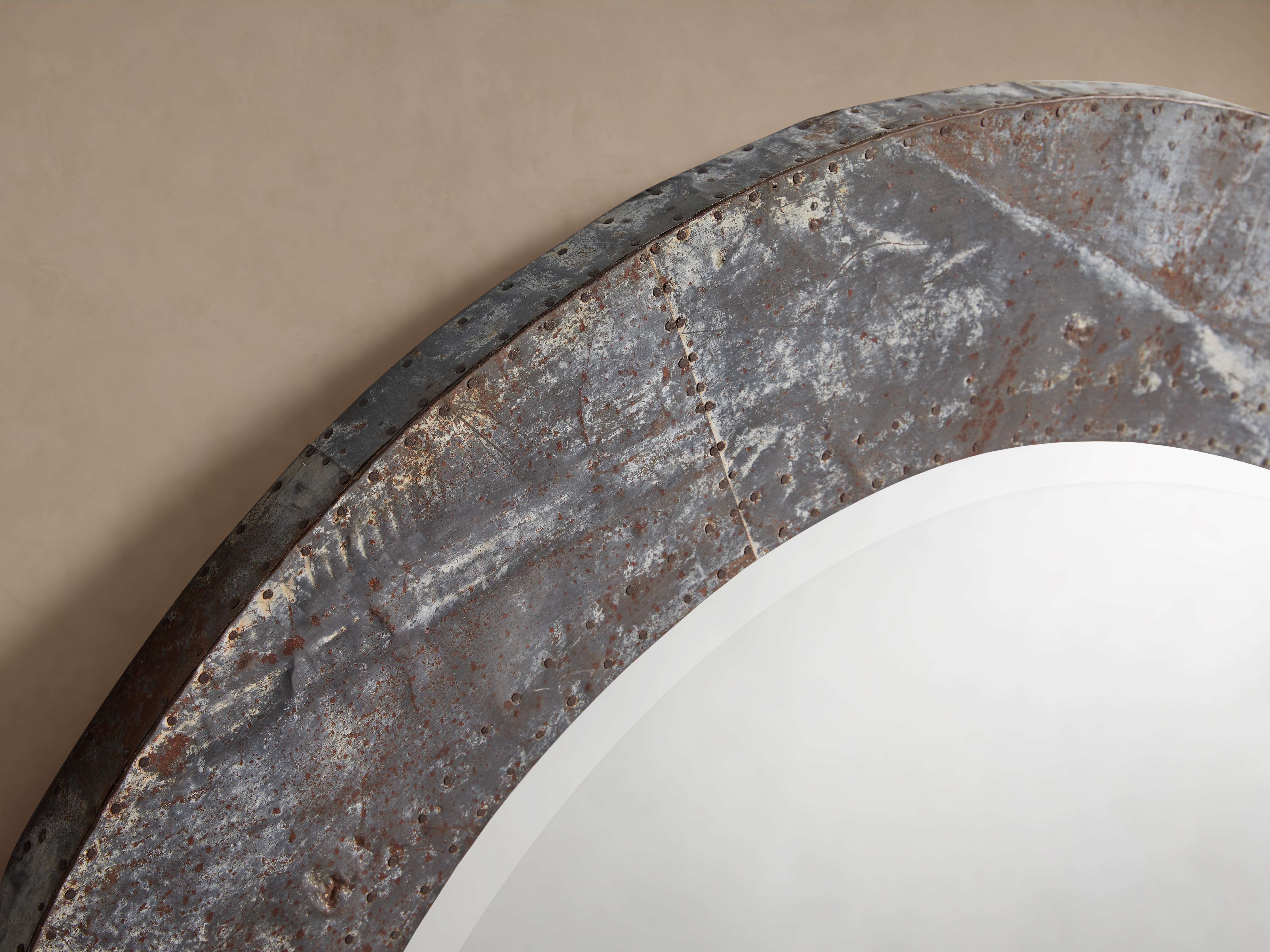 Caspian Round Wall Mirror in Iron - Thumbnail 2