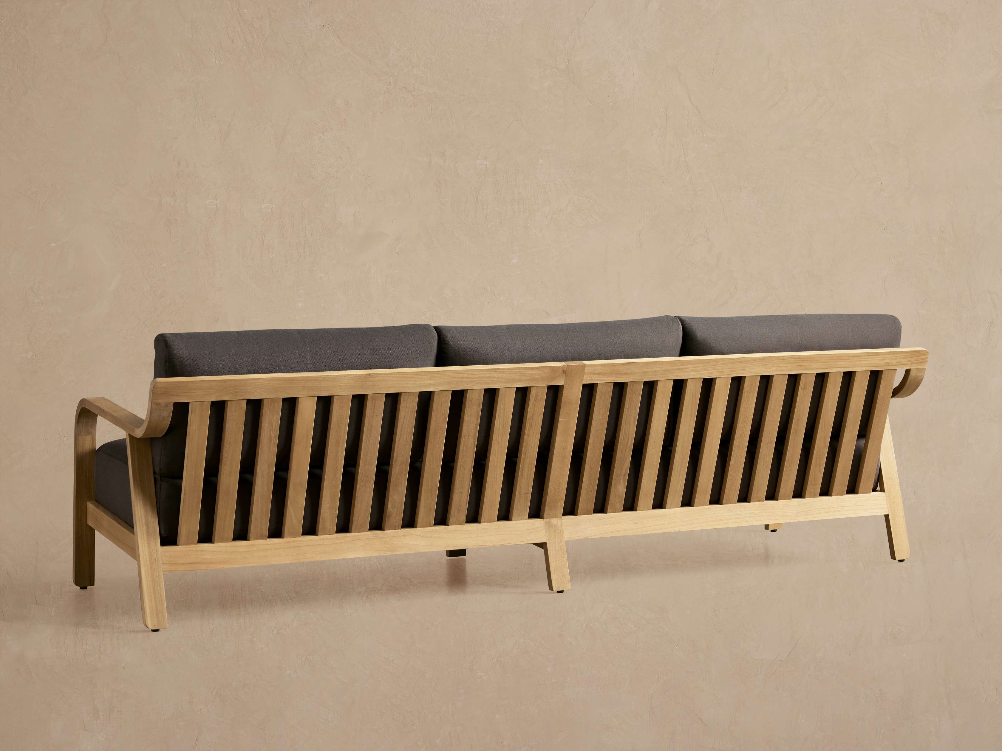 Zoe Outdoor Sofa – Arhaus