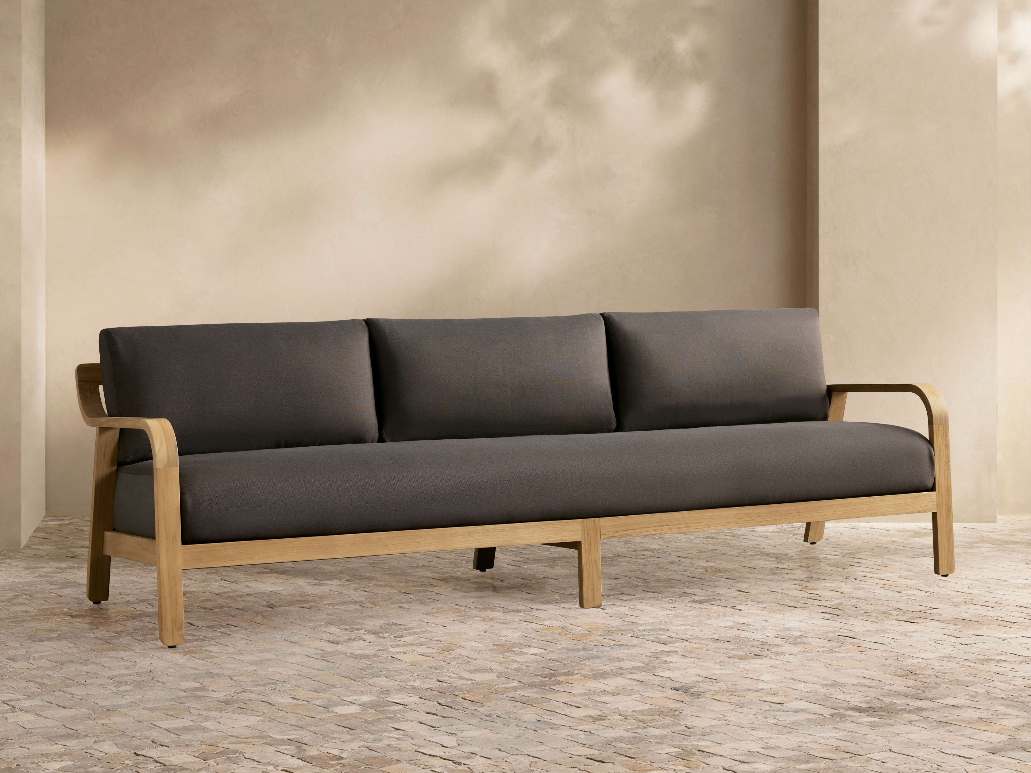 Zoe Outdoor Sofa – Arhaus