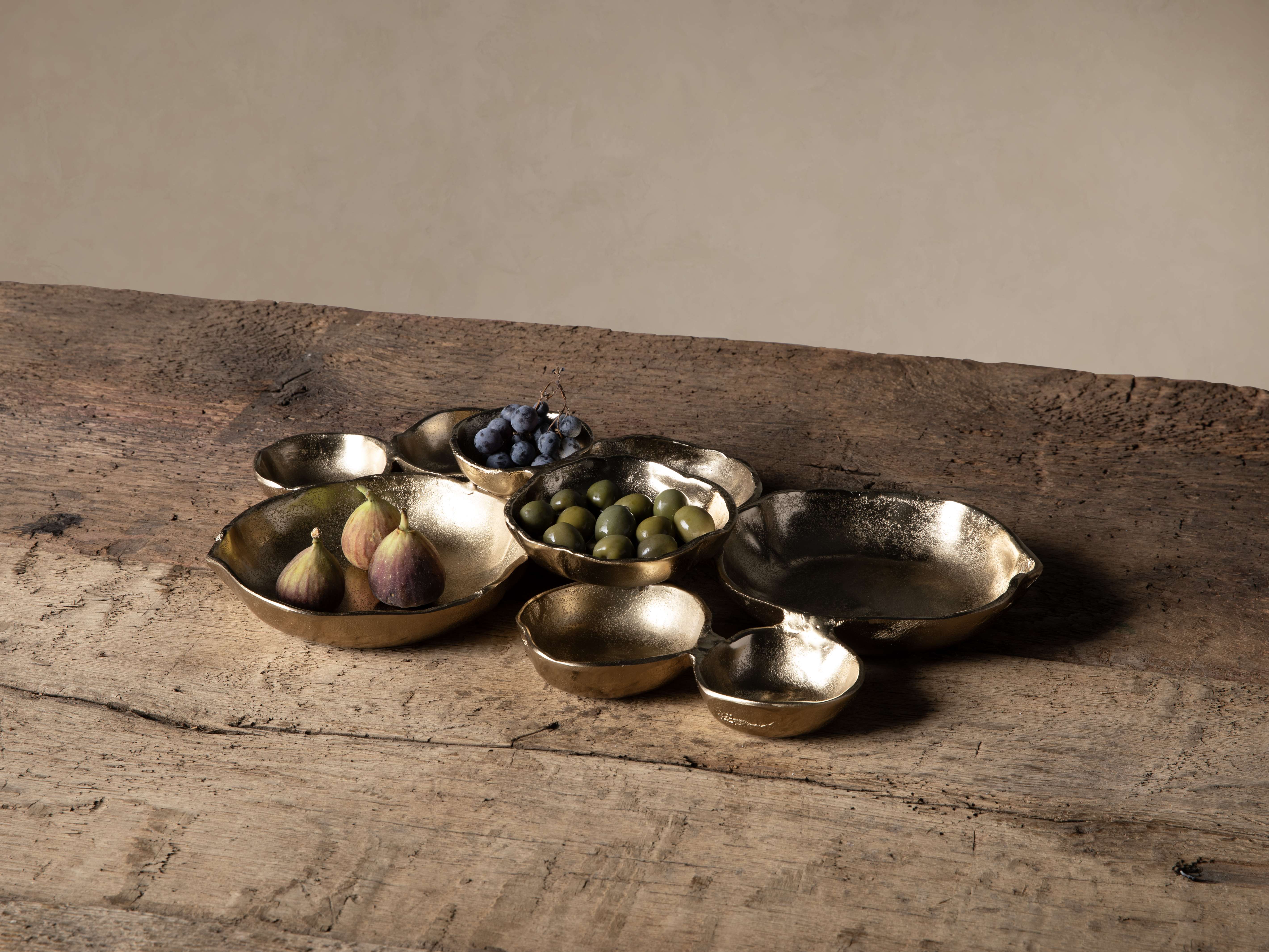 Klasa Large Dark Gold Platter – Arhaus