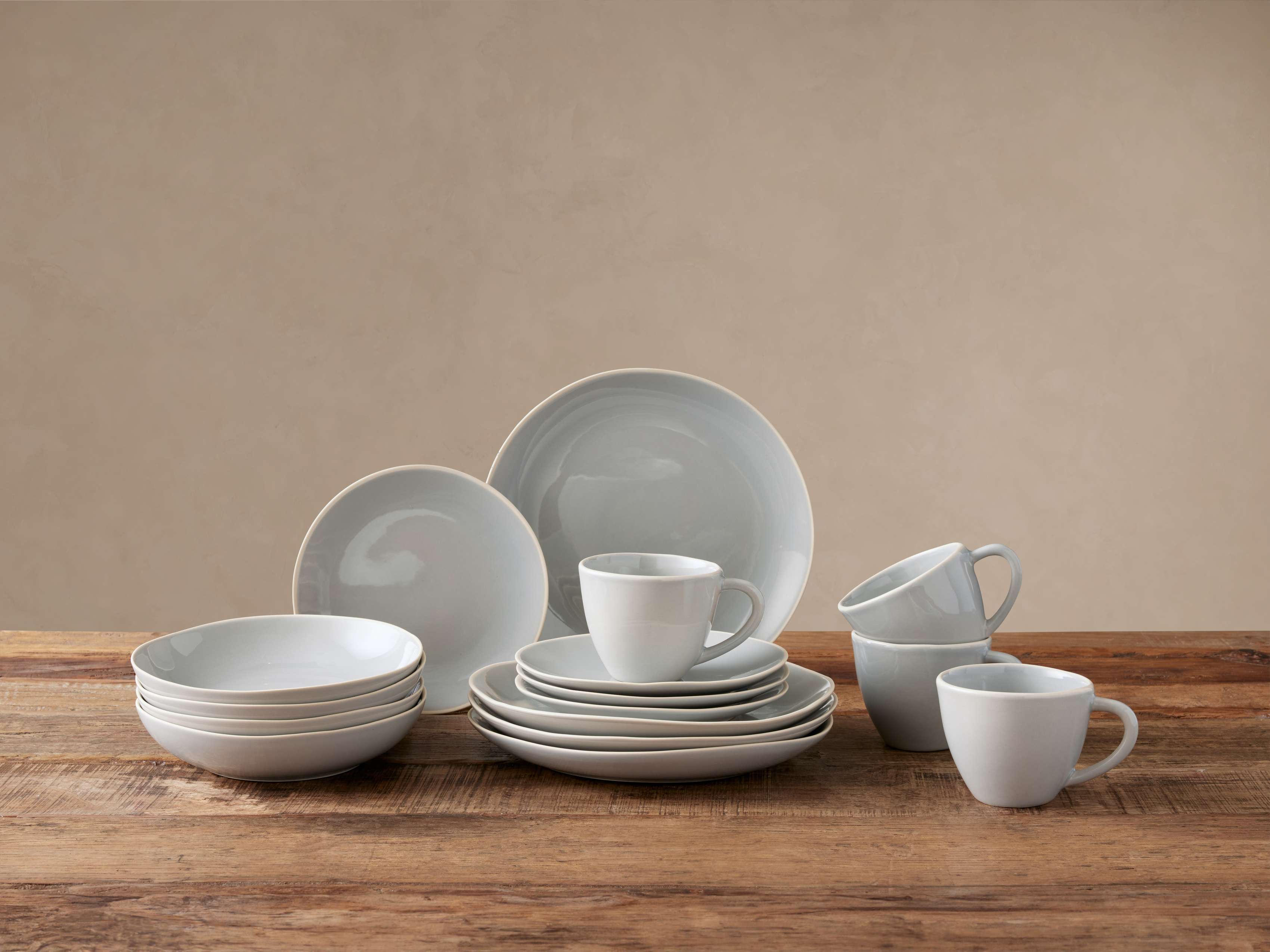 Evora Dinnerware with Pasta Bowls (Set of 16)