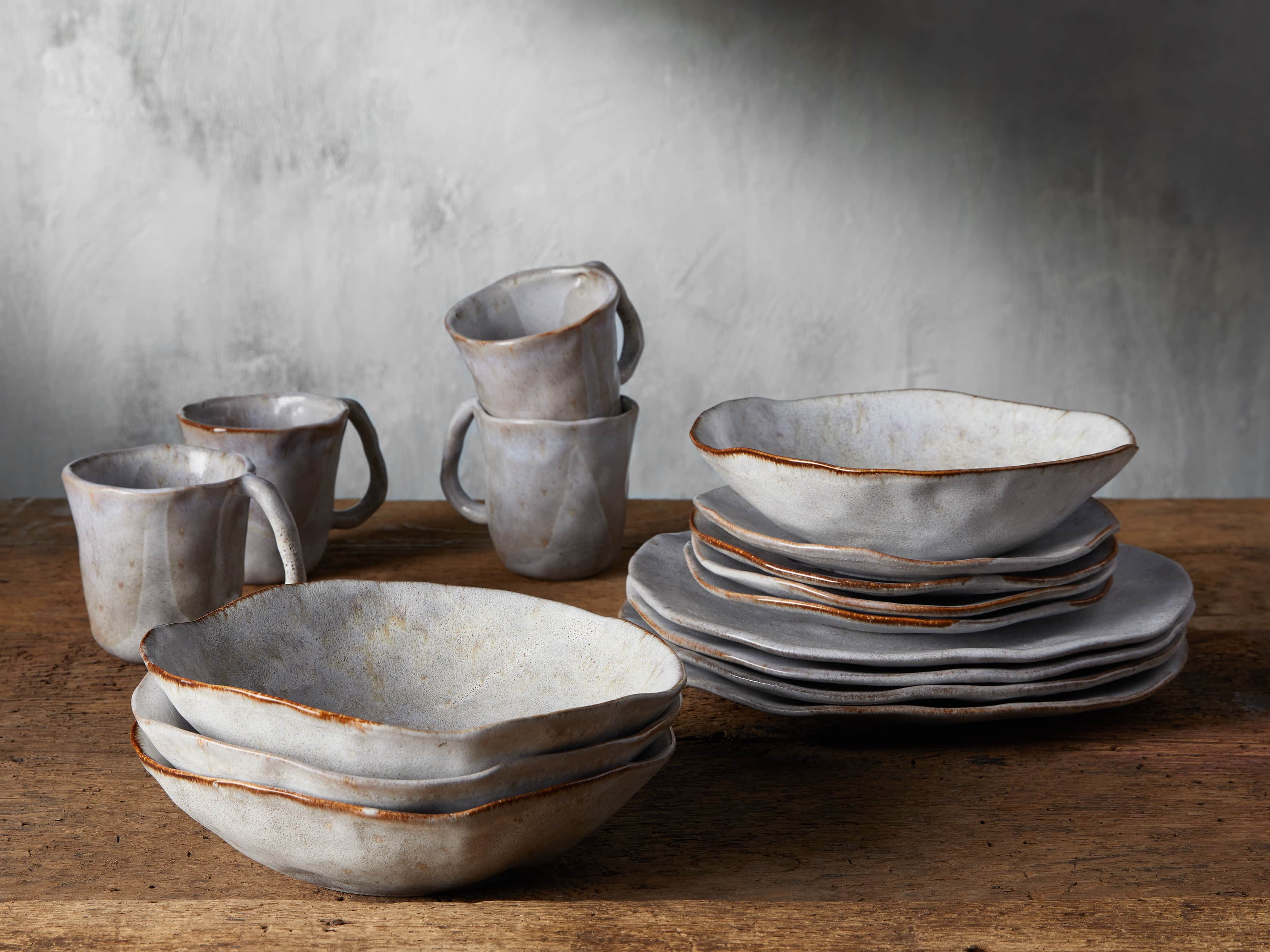 Skye Dinnerware with Pasta Bowls (Set of 16)