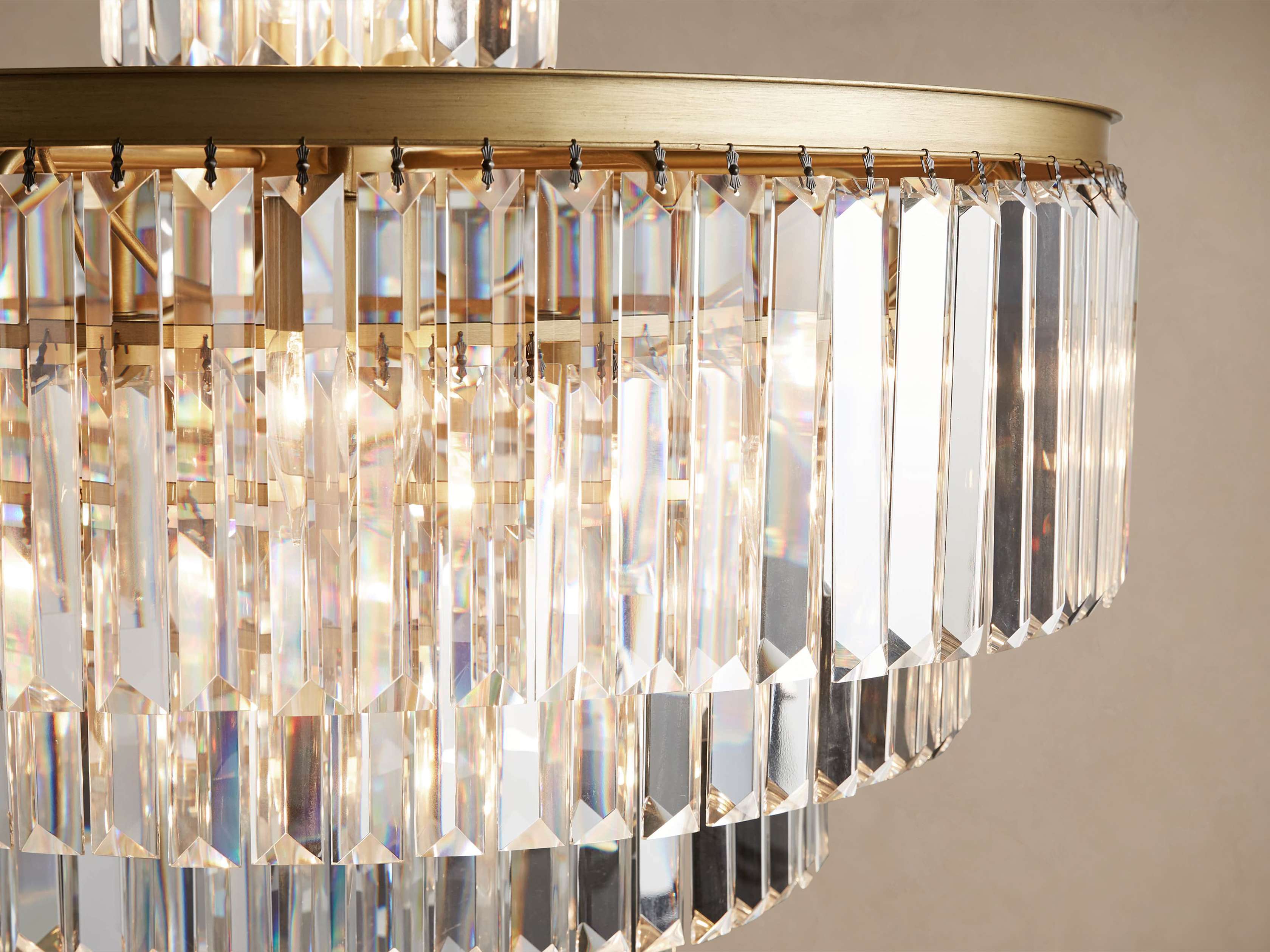 Leyland Chandelier
– Arhaus