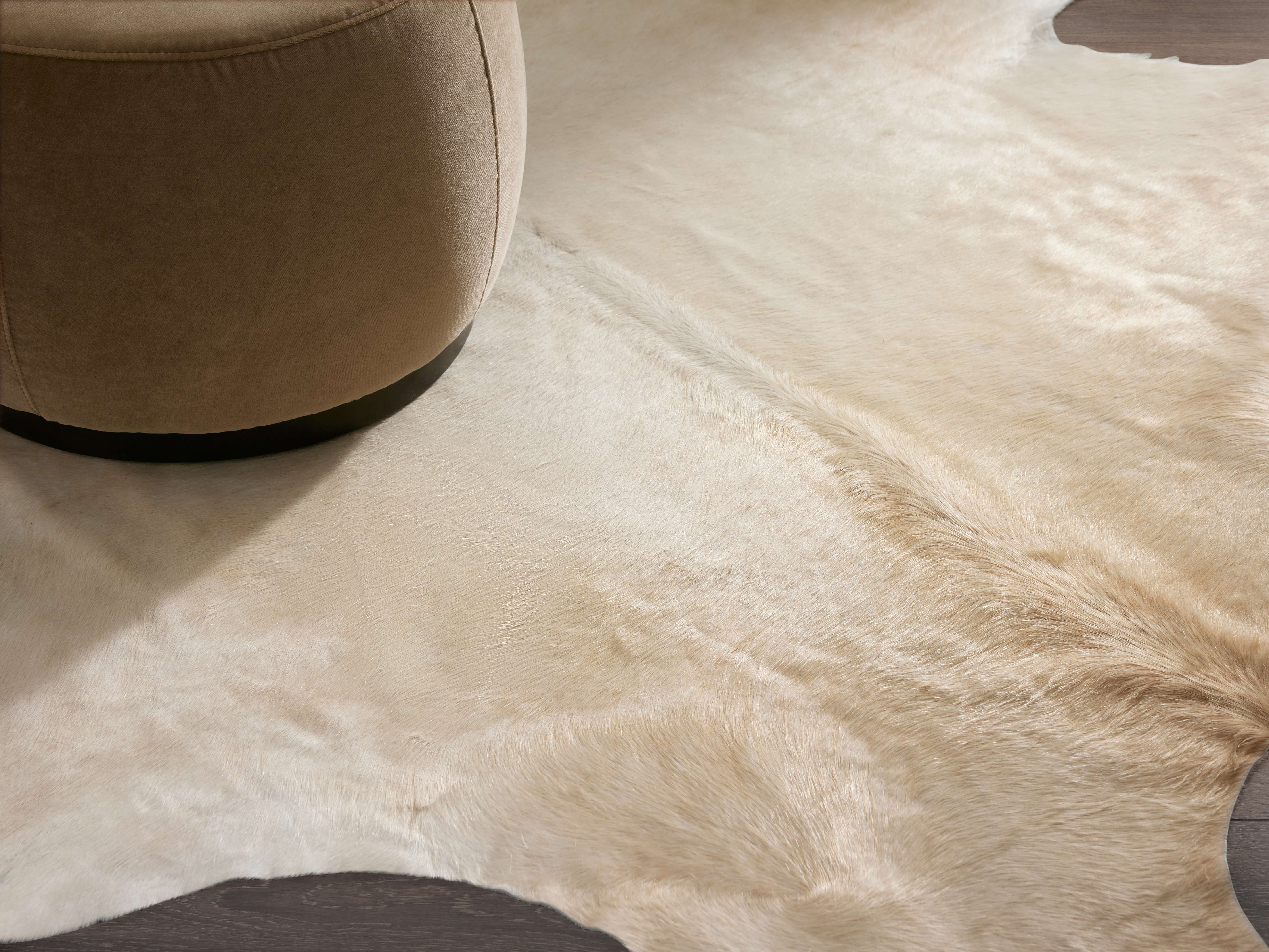 Creme Caramel Hair on Hide Rug - Thumbnail 3