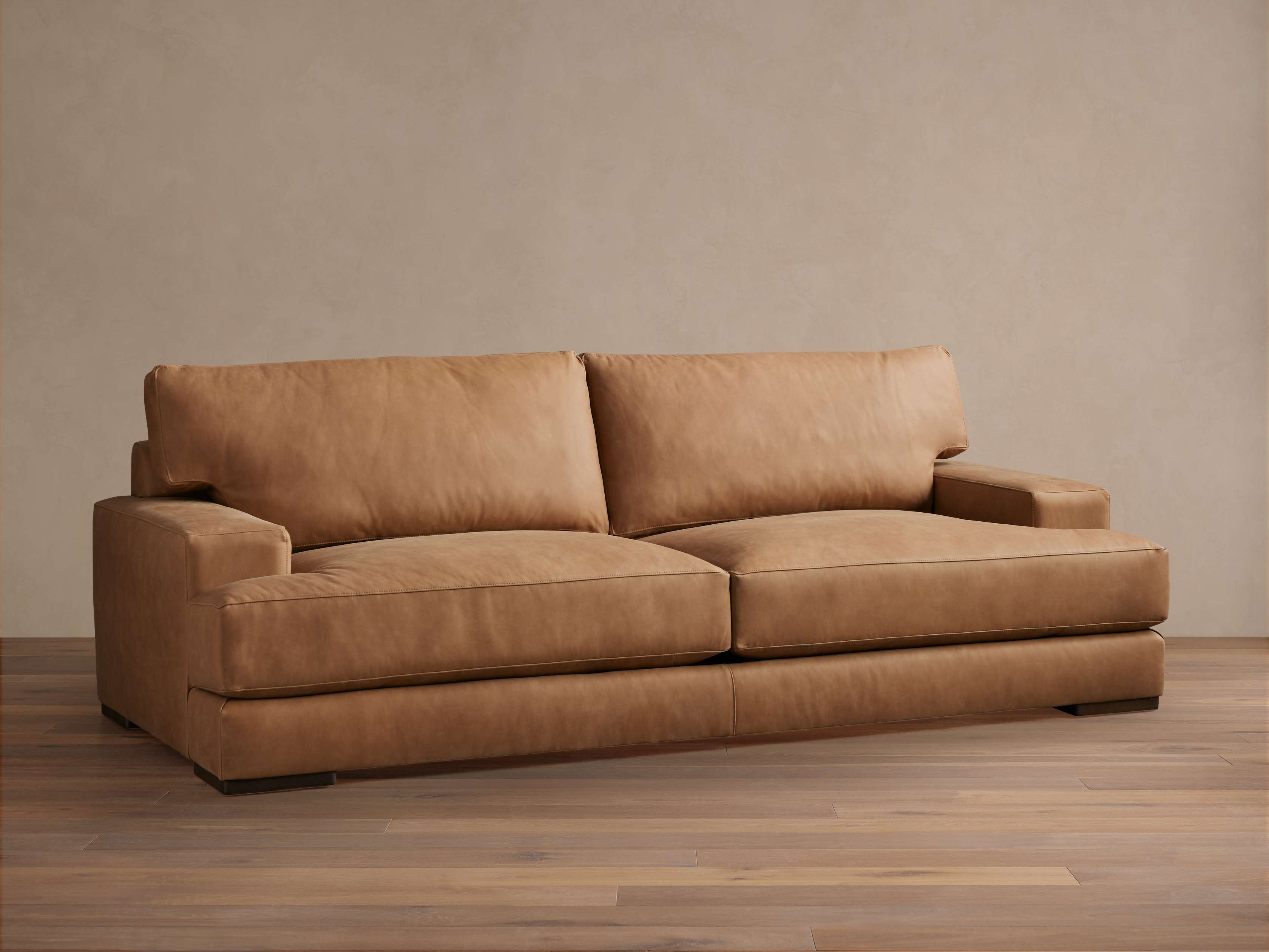 Norwalk Sofa in Leather 108\, image size:3360x2520