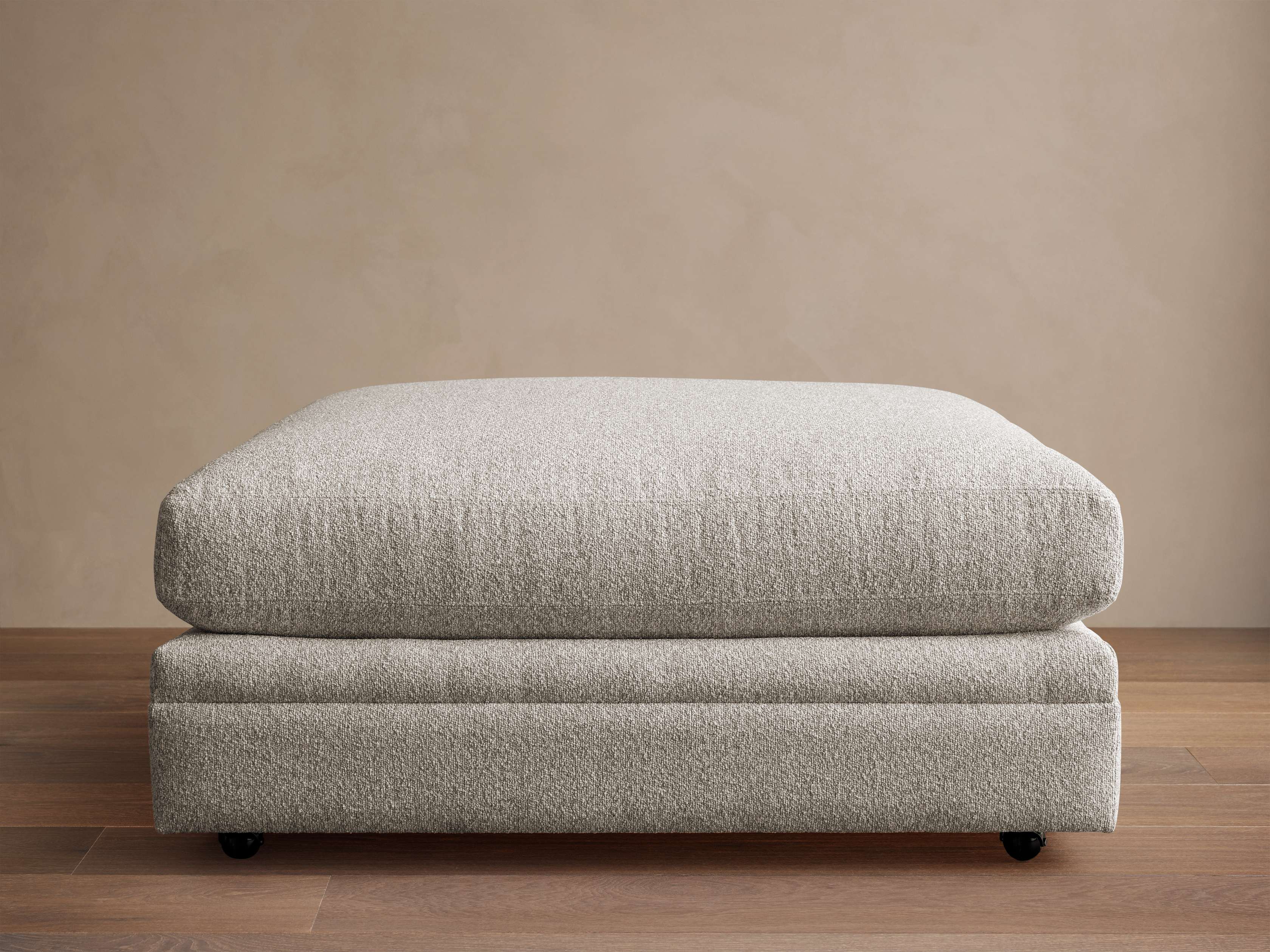 Pavo Ottoman – Arhaus