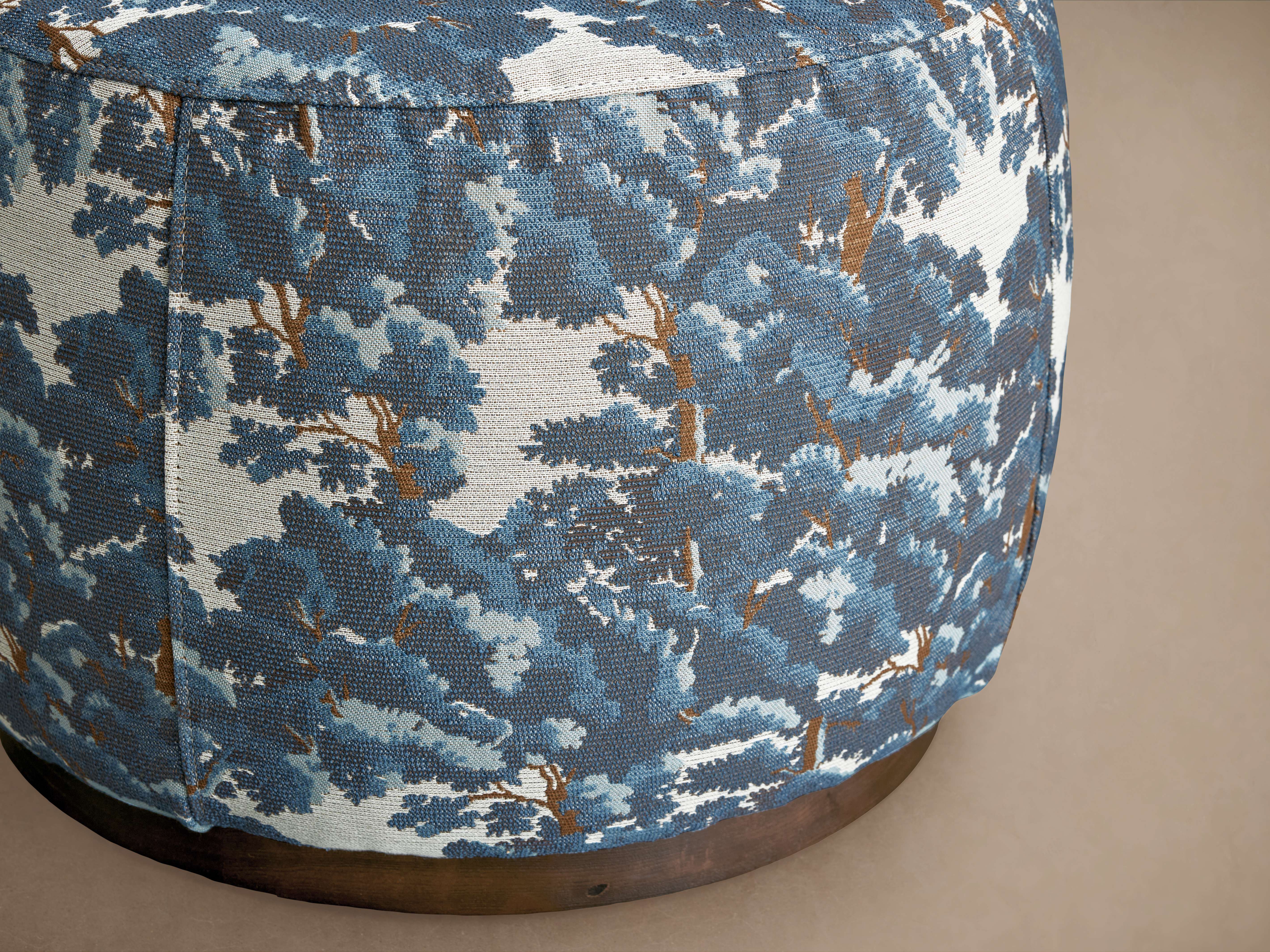 Ryles Plinth Ottoman in Oaks Pacific – Arhaus